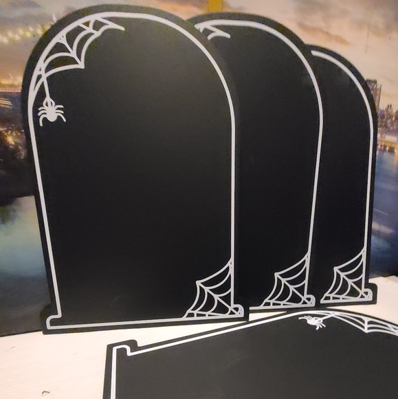 Hanging Chalkboards Tombstone - Picture 1 of 10